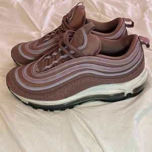 CUTE air max size 7.5! Still is good condition!